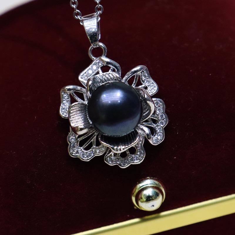 3D Flower Freshwater Pearl Pendant Necklace for Women, 18K Gold-Plated, 8-9mm, Elegant Clavicle Chain.