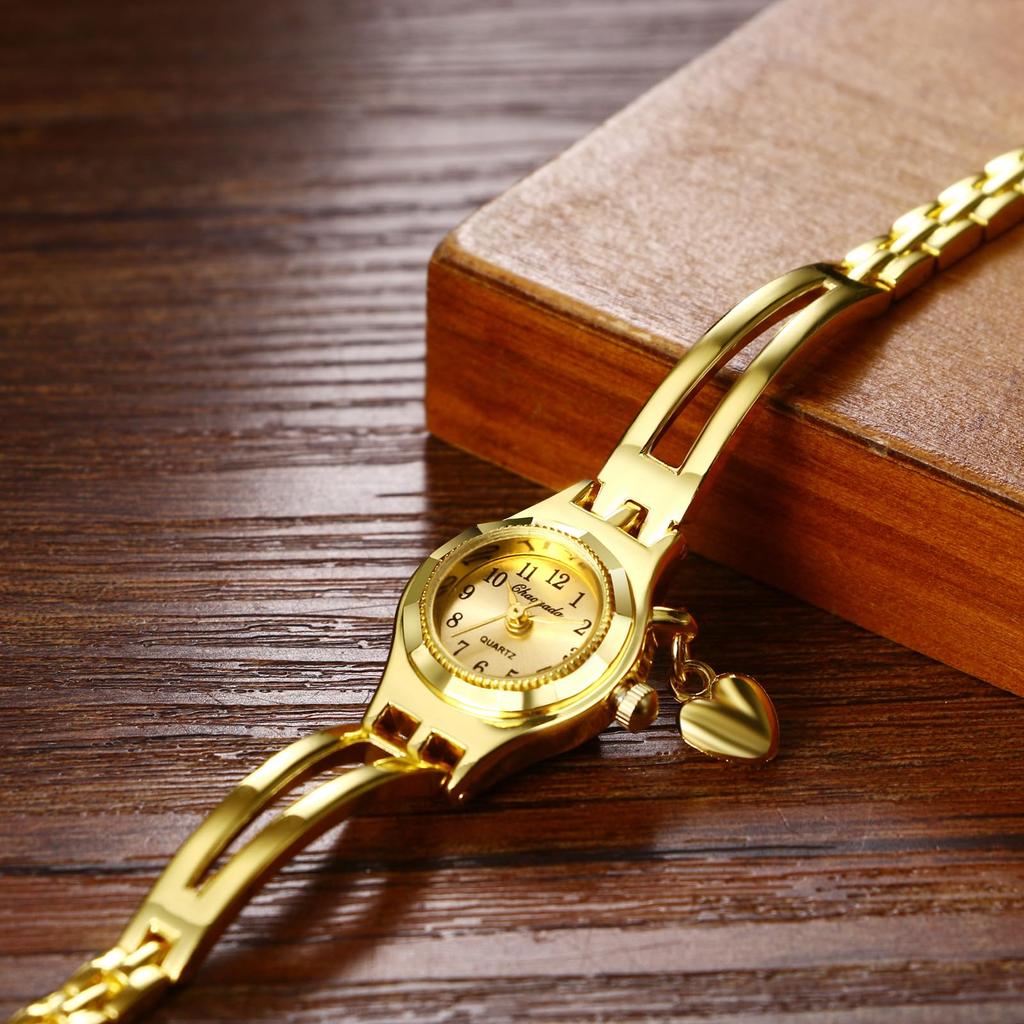 Cute and Stylish Women's Bracelet Watch: Heart Analog Display Waterproof Quartz Fashion Watch In Gold - Perfect Gift for Birthdays, Anniversaries,