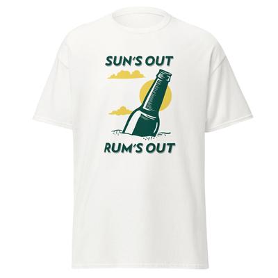 Suns Out Rums Out T-shirt Classique Homme Design Bouteille d'Alcool Journée Ensoleillée à la Plage