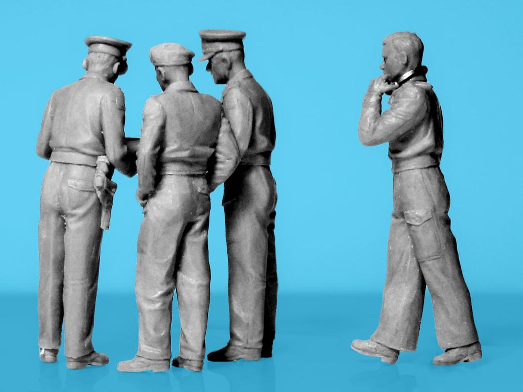 ICM Montgomery Staff Plastic Model 35617 1/35 & (Human & Animal)