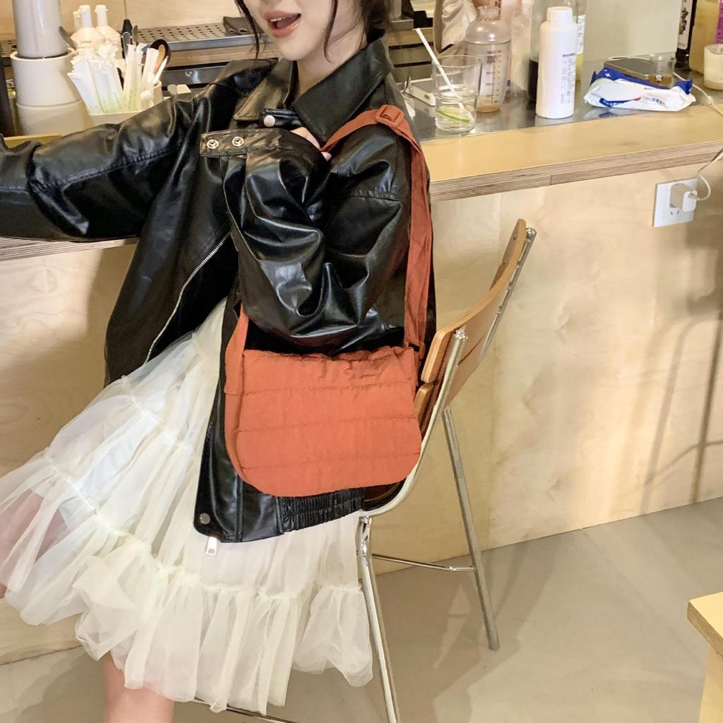 Solid Color Women's Versatile Crossbody Bag - Trendy Small Square with Large Capacity