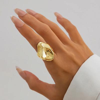 Modieuze Onregelmatige Watergolf Ring Nieuw in Ringen Eenvoudig Glanzend Legering Pak Stijl Luxe Vrouw Bruiloft Set Sieraden Meisjes Vrouwen