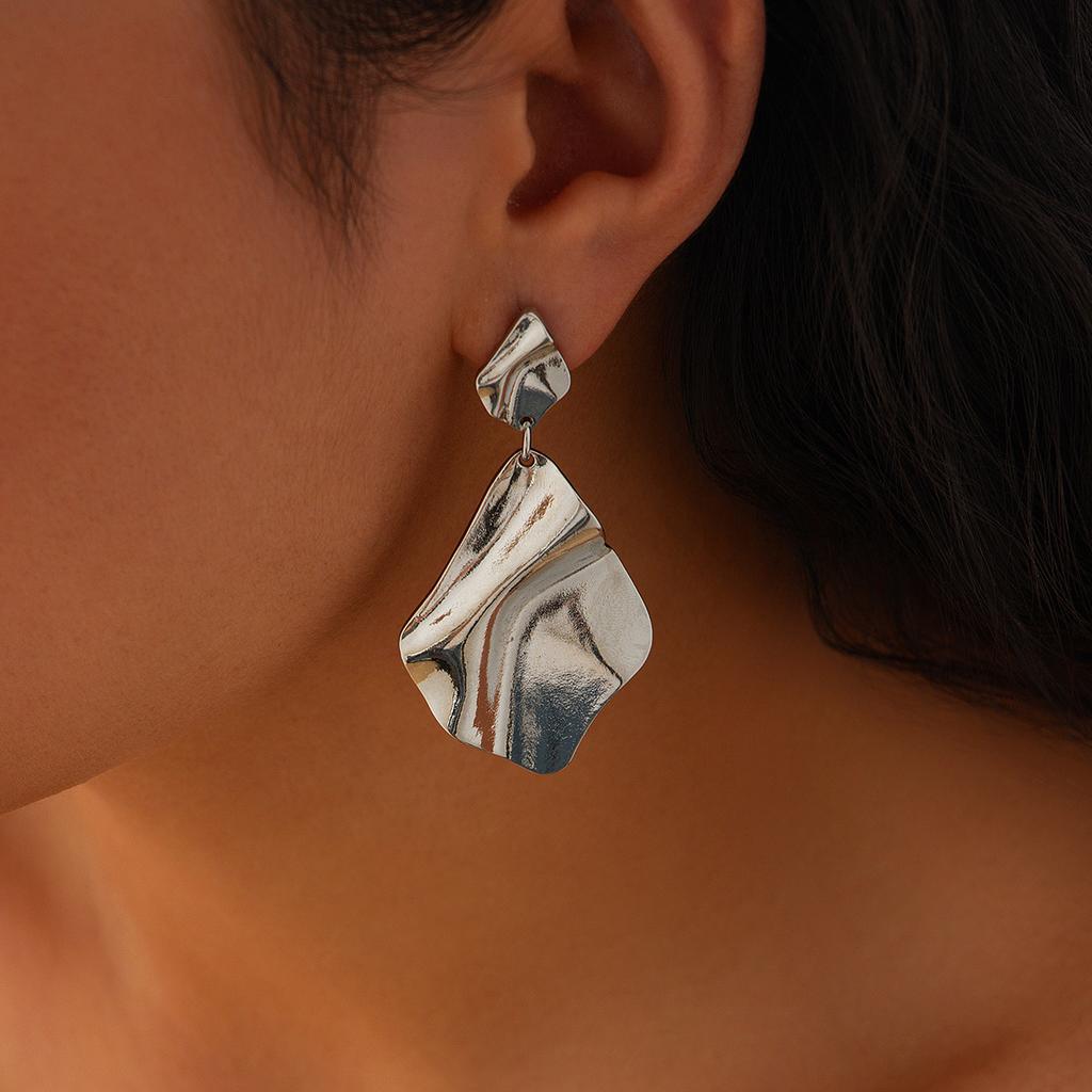 Exaggerated Pleated Metal Wind Geometric Earrings Fashion Simple Sun Flower Irregular Stud Earrings Women