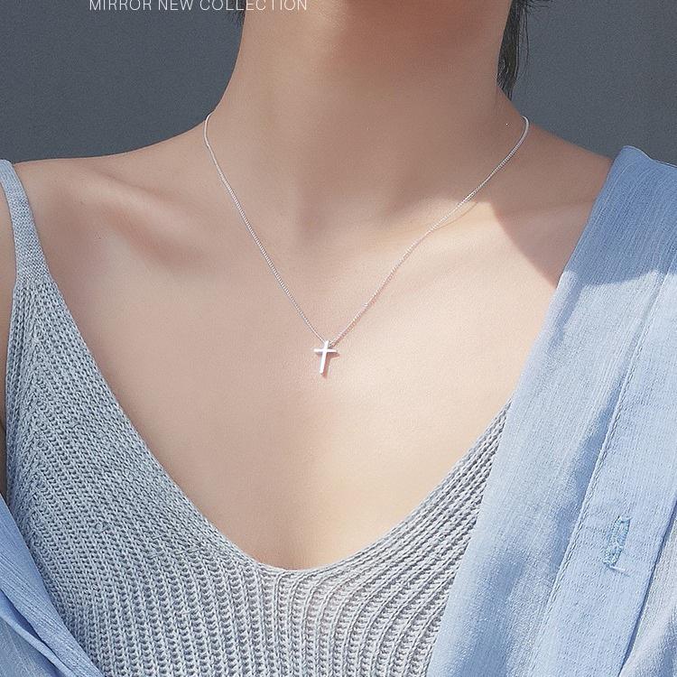 Collar Minimalista con Colgante de Cruz de Plata S925 para Mujer