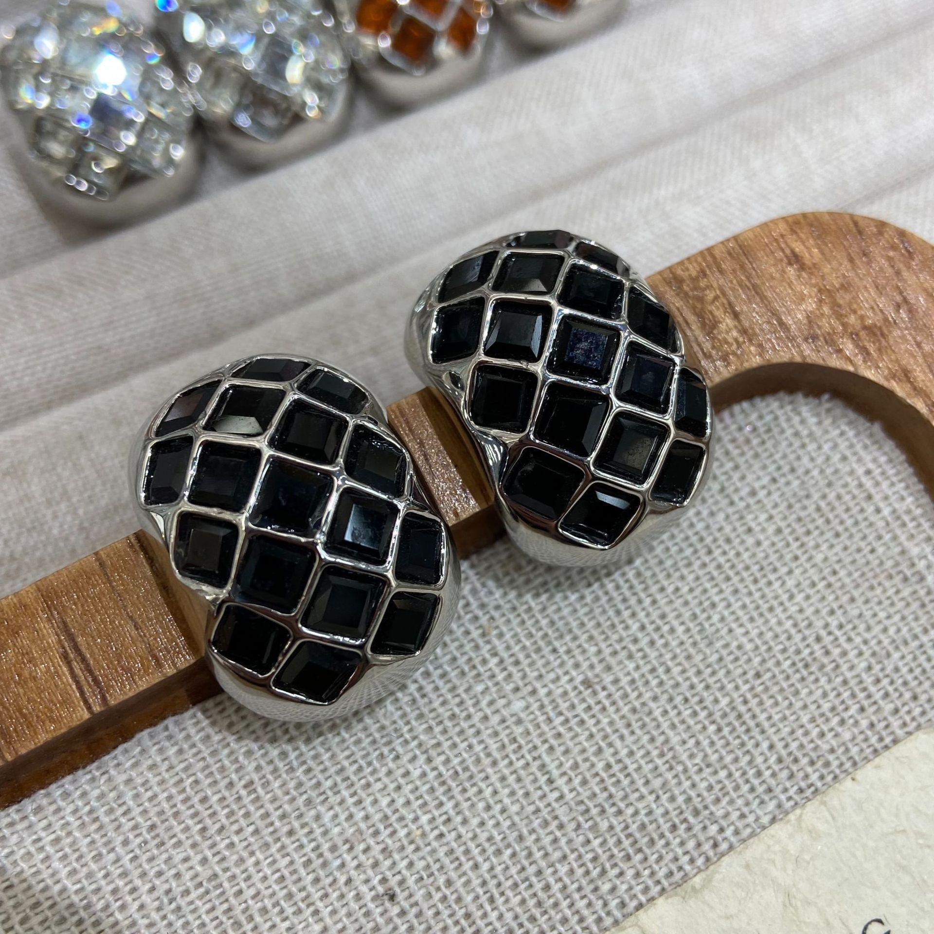 

Retro Western Square Plaid Diamond Stud Earrings Exquisite Design Sense, Classic Versatile Earrings