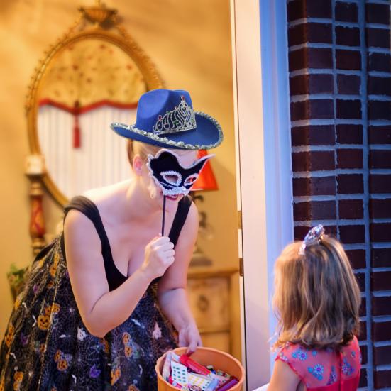 Women Cowboy Hat Rhinestones Inlay Crown Shiny Sequined Hat Brim Western-Themed Night Party Ladies Fancy Dress Festival Cowboy Costume Accessories