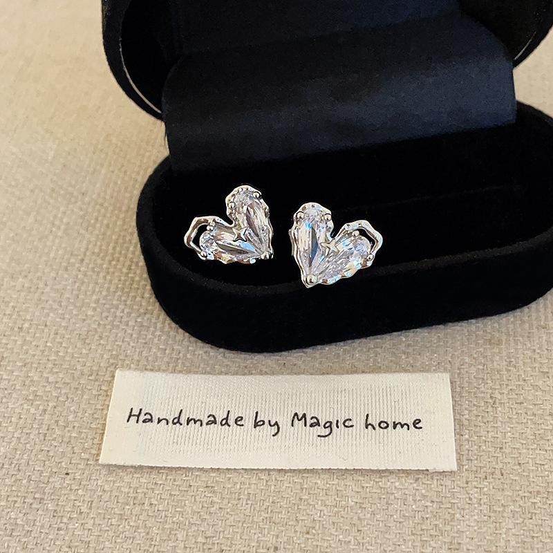 Flash Diamond Zircon Love Empty Stud Earrings Women'S French Retro Light Luxury Elegant Fashion Commuter Earrings