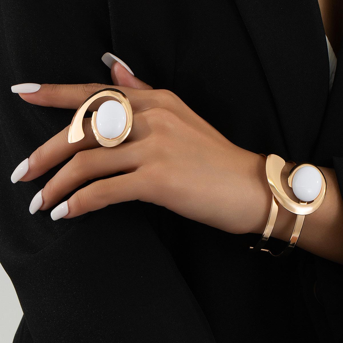 Fashion  Jewelry Set  Bracelet Ring for Women Ladies Exaggerated Versatile Niche Pearl Spiral Bracelet Ring Set белый