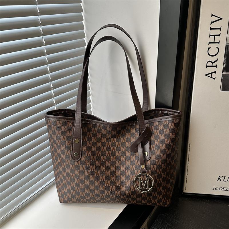 

Премиальная сумка сумка-тоут для поездок женская 2025 новая весенне-летняя популярная модная сумка через плечо большая вместимость ручная сумка