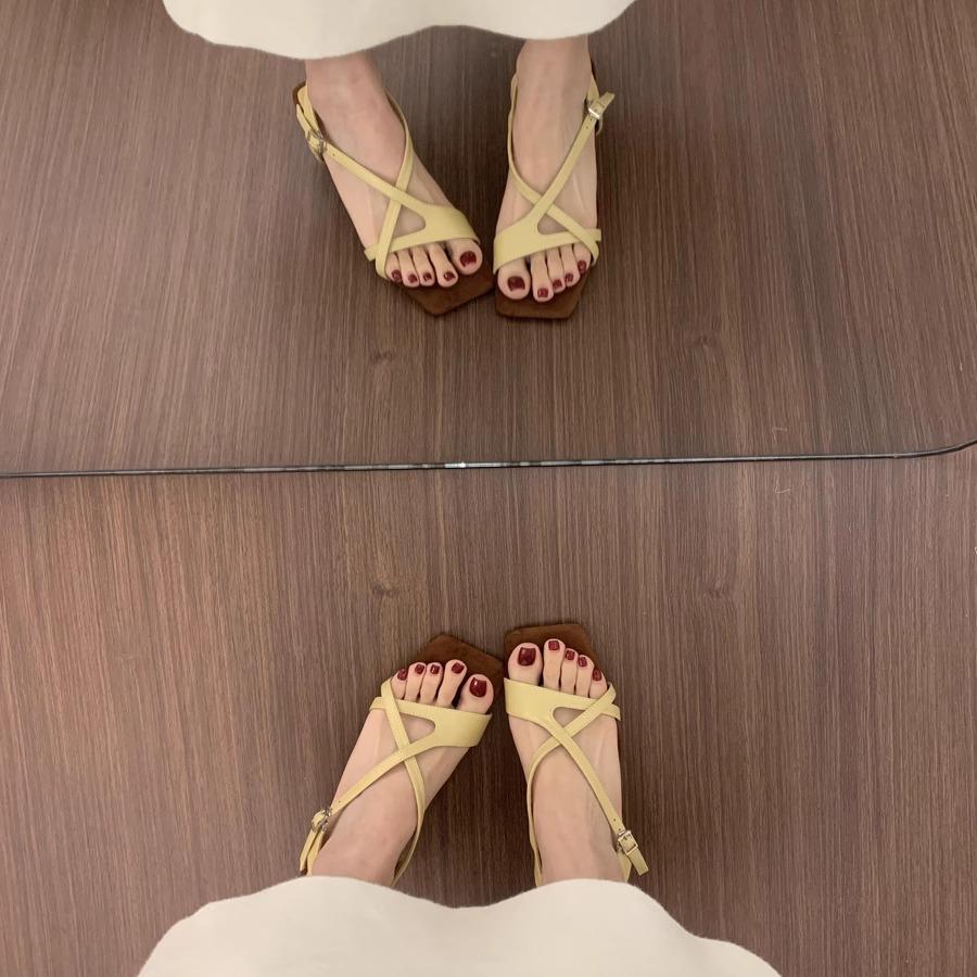 Vintage niszowe sandały z odkrytymi palcami i kwadratowym noskiem damskie letnie 2025 nowe francuskie piękne 3cm małe obcasy buty rzymskie