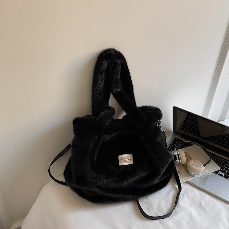Large-capacity Plush Bag, Fashionable and High Appearance Level Tote Bag, Handbag, Furry Shoulder Bag