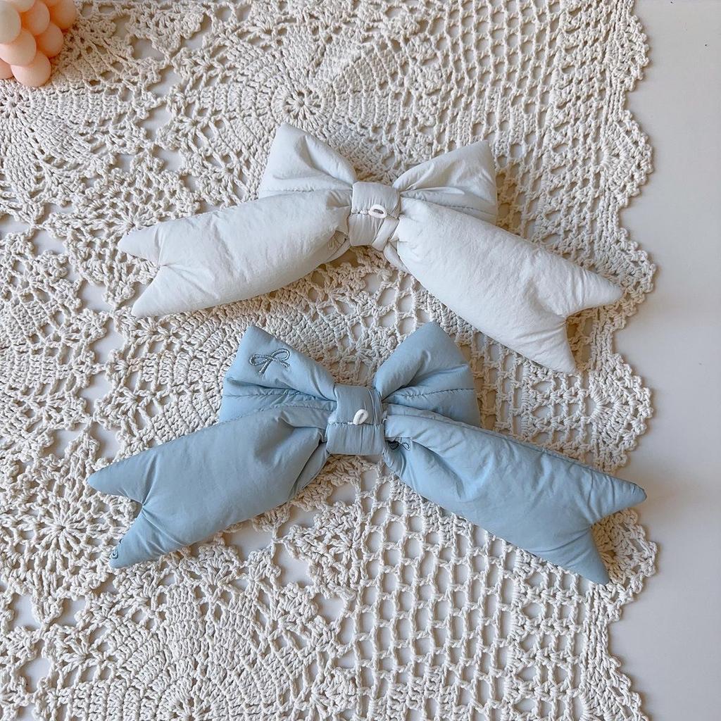 Wintermantel für Mädchen mit Schleife: Stilvolle, warme Baumwolljacke mit langen Ärmeln und Spitzenbesatz