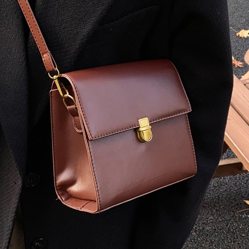 Small Bag for Women's Retro Simple Crossbody Bag Hong Kong Style Early Spring New Korean Version Versatile One-shoulder Fashionable Small Square Bag