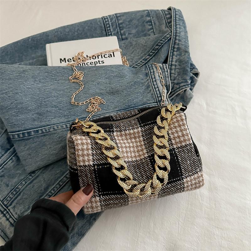 Stylish Korean Color Block Handbag For Women 2024 Spring Vintage Fashionable Woolen Plaid Crossbody Bag In Red And Black