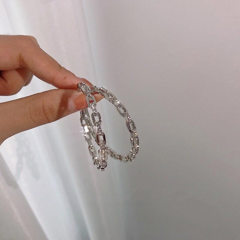 

«Преувеличенные геометрические полые круглые серьги»: Игла из серебра 925 пробы с бриллиантом в корейском стиле. серебряный