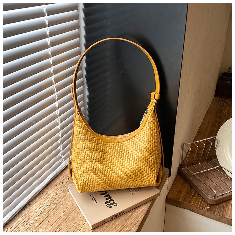 2026 Stylish Woven Dumpling Bag: Large-Capacity Women's Shoulder Handbag
