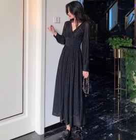 2026 Spring and Autumn New Korean Edition Sparkling Design Sense Waist Pleated Temperament Long Sleeve Dress Versatile Skinny Dress Women