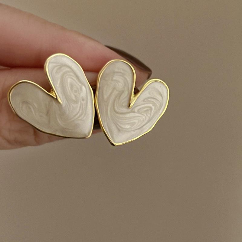 Silver Needle White Heart Tassel Earrings: Luxurious, Versatile, and Stylish Stud Earrings for Women.
