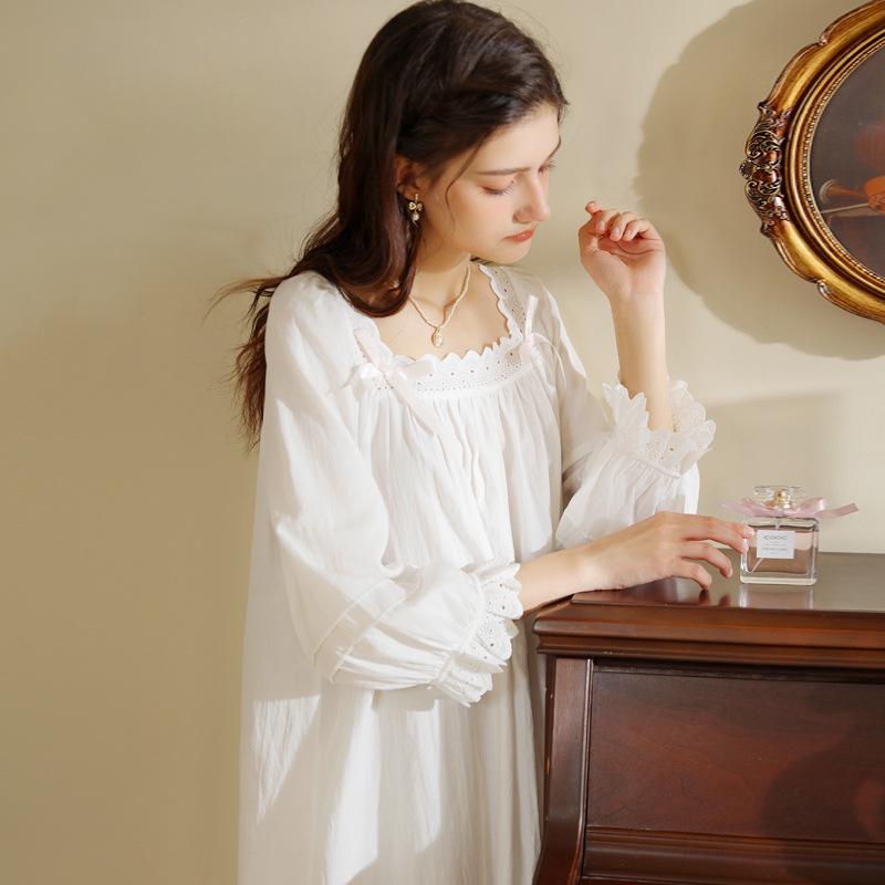 White Retro Princess Style Long-Sleeve Nightgown - Sweet, Loose, and Lightweight for Spring and Autumn