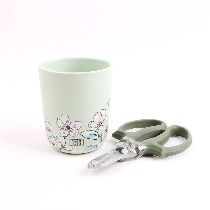 

Floral Pattern Light Green Planter & Scissors Set Gardening Supplies & Tools Delicate Nature-Inspired Gift for Plant Lovers світло-зелений колір