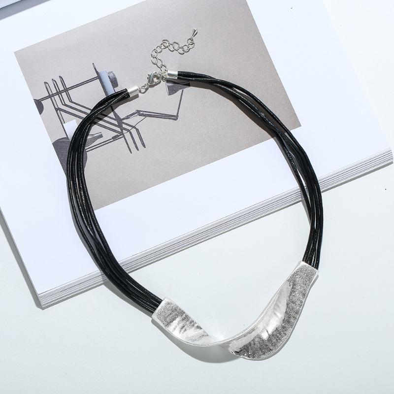 Short necklace European and American metal exaggerated pendant