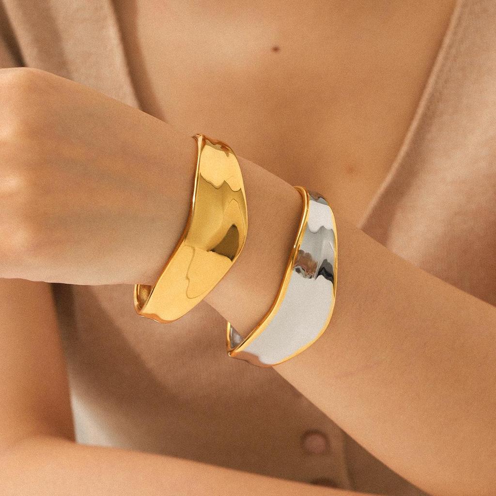 18K Gold High-Gloss Curved Stainless Steel Women's Bracelet with Non-Fading Titanium Steel