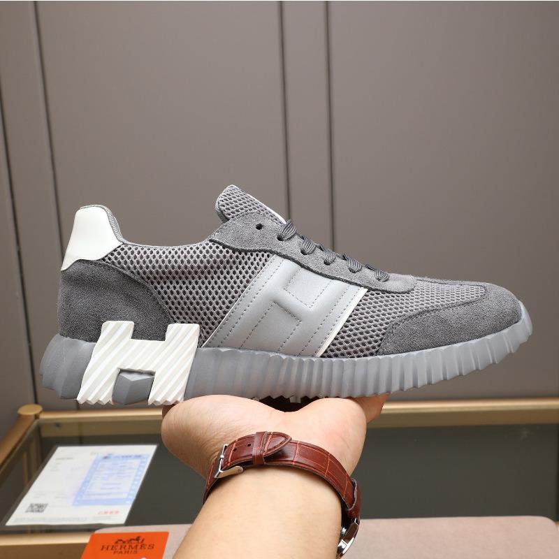 New Fashionable Sports and Leisure Shoes with Low Cut Breathable Comfortable and Lace Up Design for European Stations Trendy Board Shoes for Men