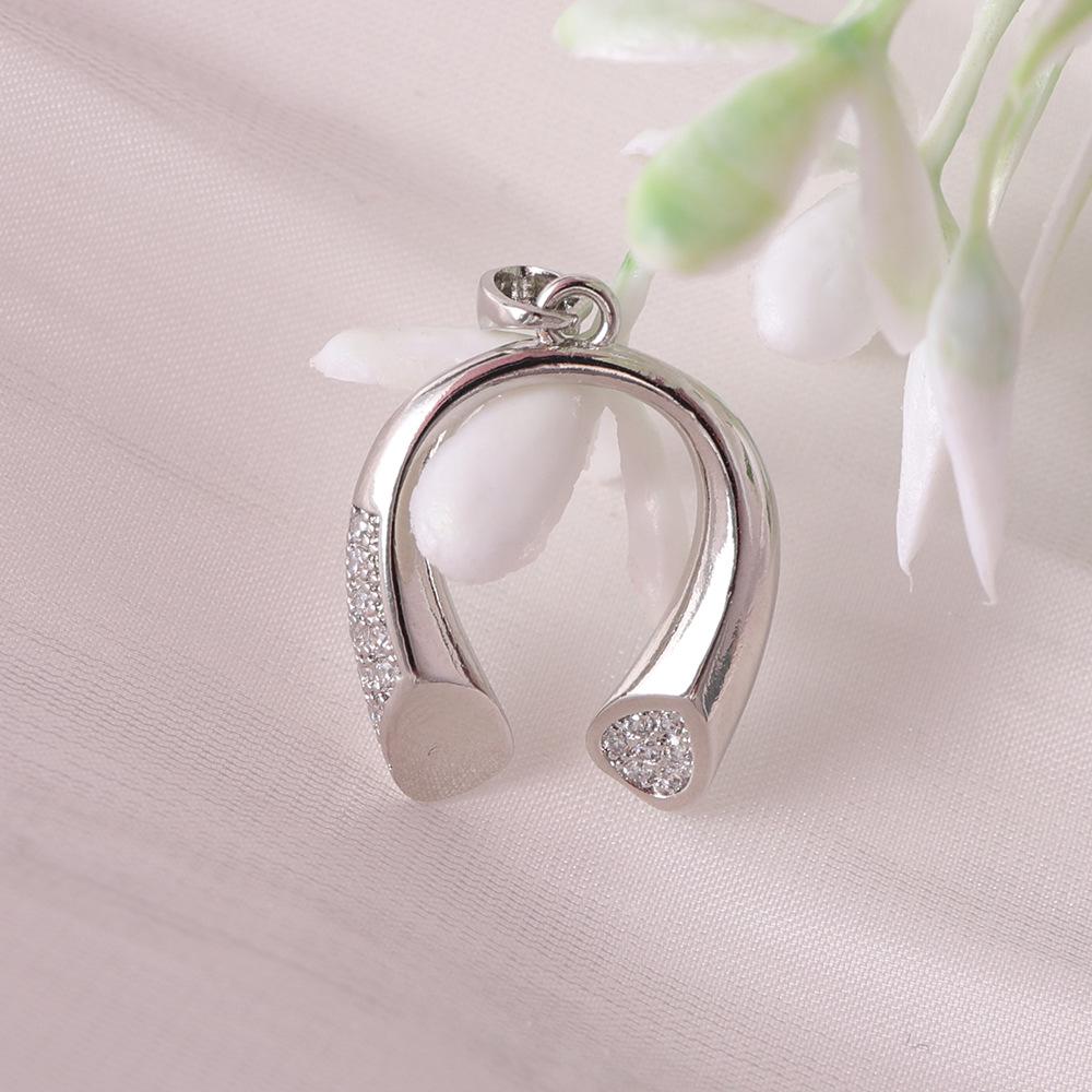 European-American Trendy U-Shaped Zirconia Pendant Horseshoe Necklace