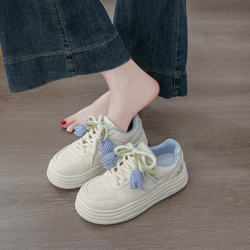 2025 new thick-soled heightened Korean version of niche student casual board shoes, white shoes, soft soles are not tired women's shoes