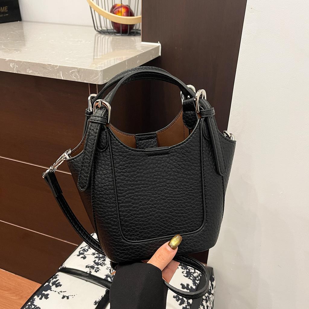Fashion hand bucket bag women 2025 new Korean version simple shoulder bag niche texture messenger bag one piece delivery