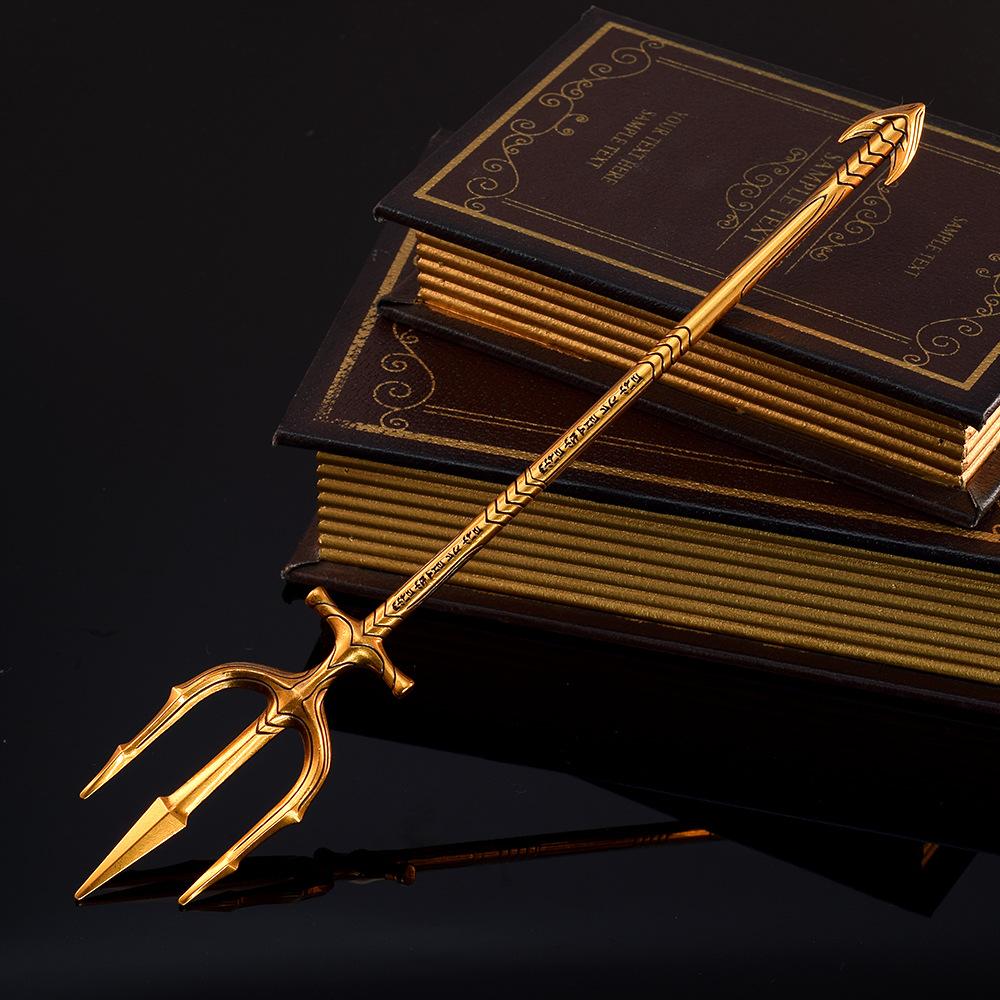 Aquaman Golden Trident 30cm Alloy Collectible Hero Movie Replica Desktop Ornament Premium Miniature Decor for Fans