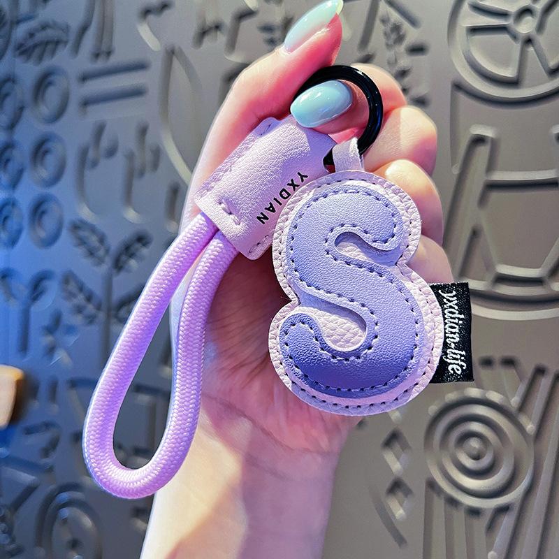 Creative Exquisite 26 English Letter Keychain Pu Leather Bag Hanging Charms Alphabet Keyring Ornaments Lucky Pendant Couple Gift