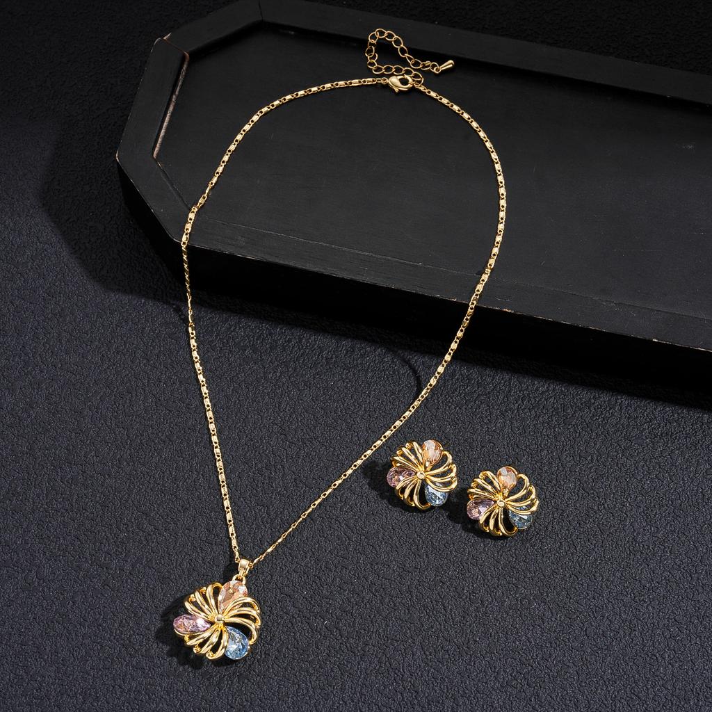 18K echtvergoldeter Zirkon Hohlblumen Anhänger Schlüsselbein Kette Halskette