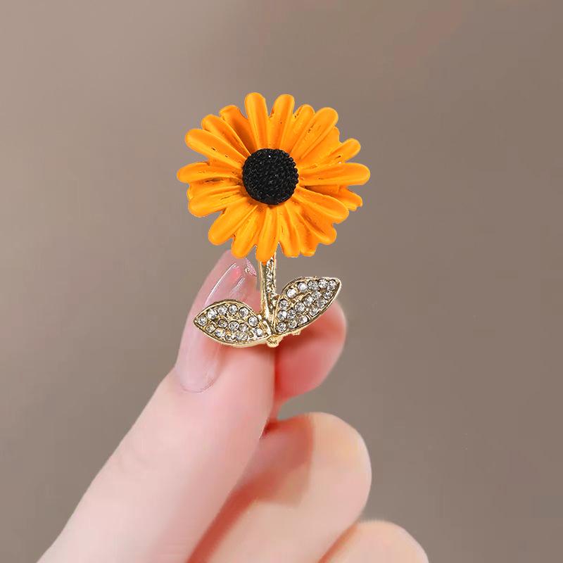 Wave Sunflower Diamond Brooch: Cute, High-End, Versatile Decorative Jewelry Pin