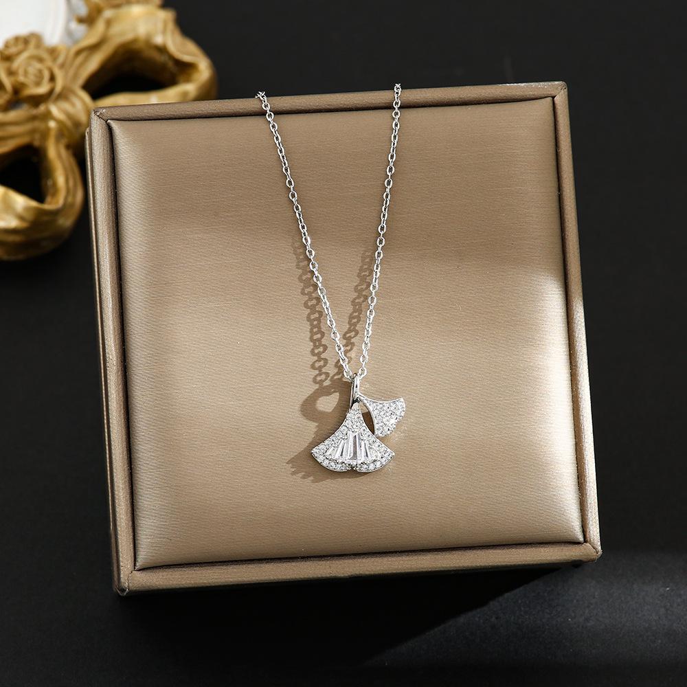 Elegant Korean Micro-Inlaid Titanium Necklace - Luxurious Women's Clavicle Chain, Non-Fading, Unique Minority Design.