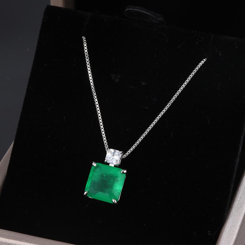 Jewelry Direct Sales Color Treasure Inlaid Simulation Emerald Pendant Retro Women'S Elegant Necklace