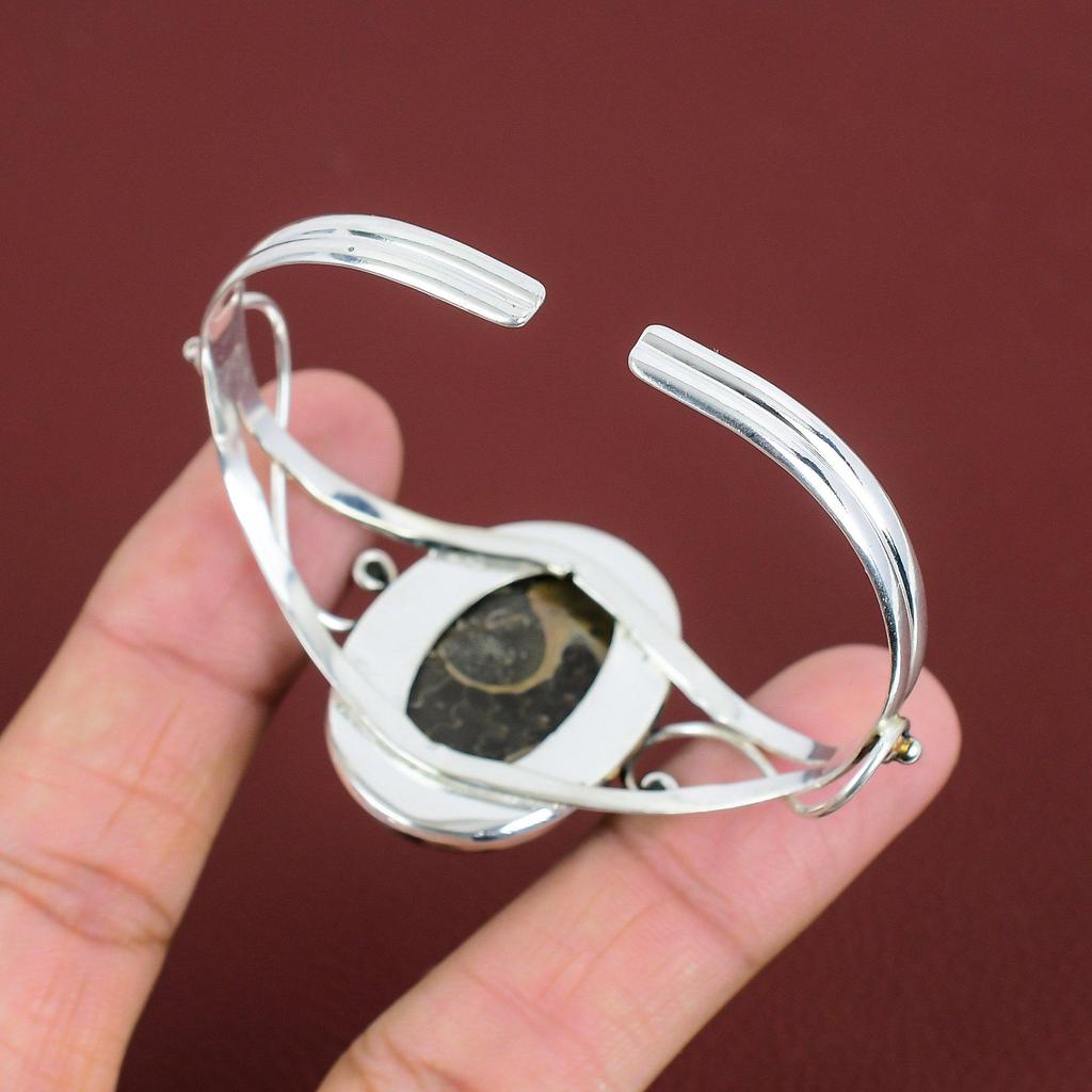 Bransoleta z skamieniałością amonita Srebro próby 925 Otwarta bransoleta Regulowana bransoleta Bransoleta z kamieniami szlachetnymi Ręcznie robiona biżuteria z amonitów Prezenty dla mamy