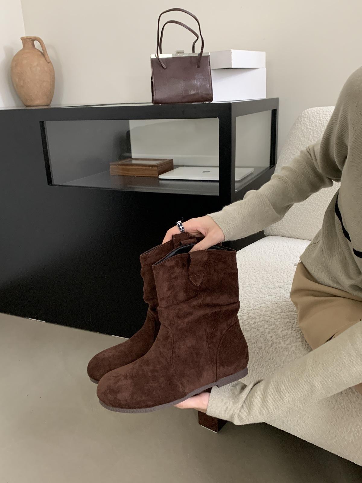 

Интернет-знаменитости популярные ворсовые сапоги женские полусапожки с круглым носком и плоским дном короткие сапоги 2024 осень тонкая мягкая подошва маленькие короткие сапоги ковбойские сапоги в стиле вестерн 39 темно-коричневого