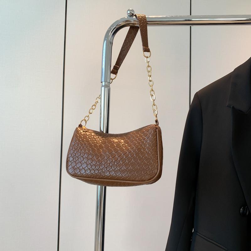 

2025 spring and summer new Korean version of fashion temperament shoulder bag women s versatile ins underarm bag solid color small square bag women коричневый