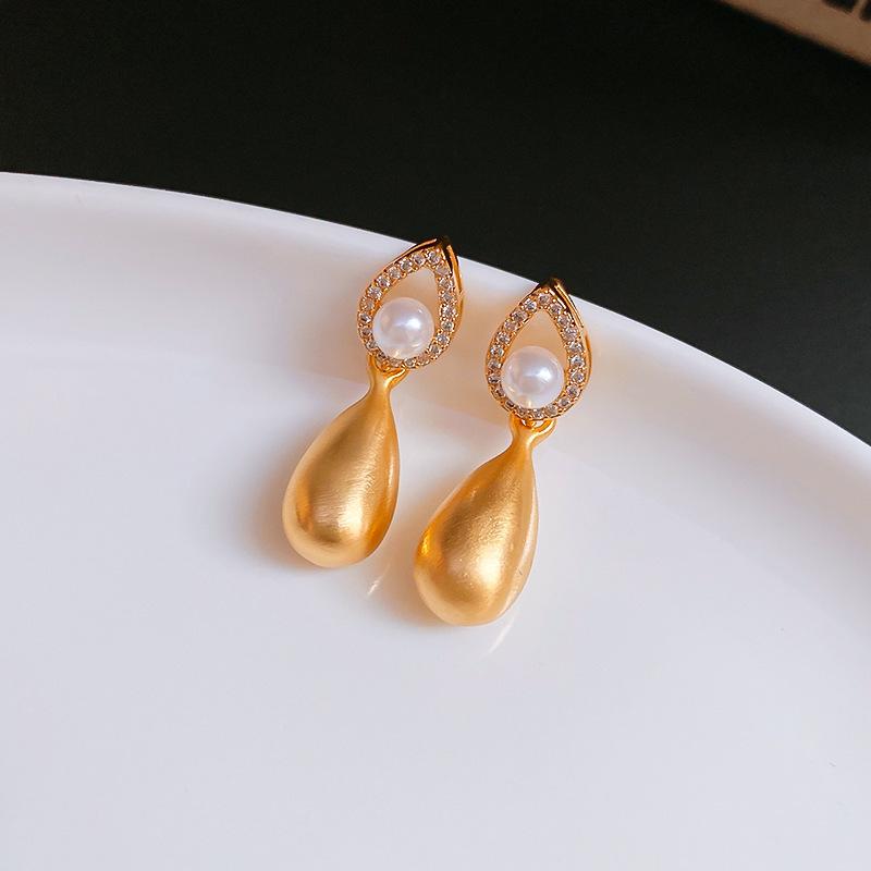 Silver Needle Luxury Zircon Flower & Butterfly Pearl Earrings - High-End French Retro Autumn/Winter Style
