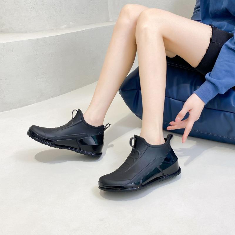 Fashion women's rain shoes comfortable and non-slip women's rain boots lightweight low-top women's rubber shoes flat water shoes
