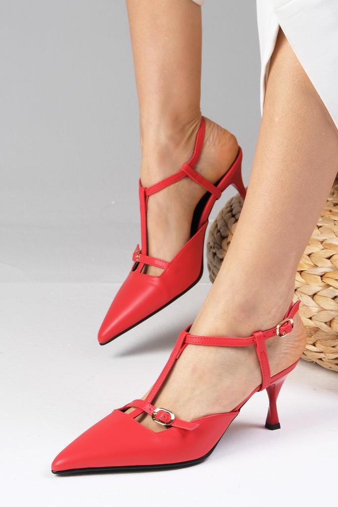 Hellbraune Riemchen-Damenschuhe mit offenem Rücken