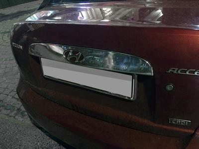 Překryjte číslo (nerezová ocel) Carmos - turecká ocel pro Hyundai Accent 2006-2010