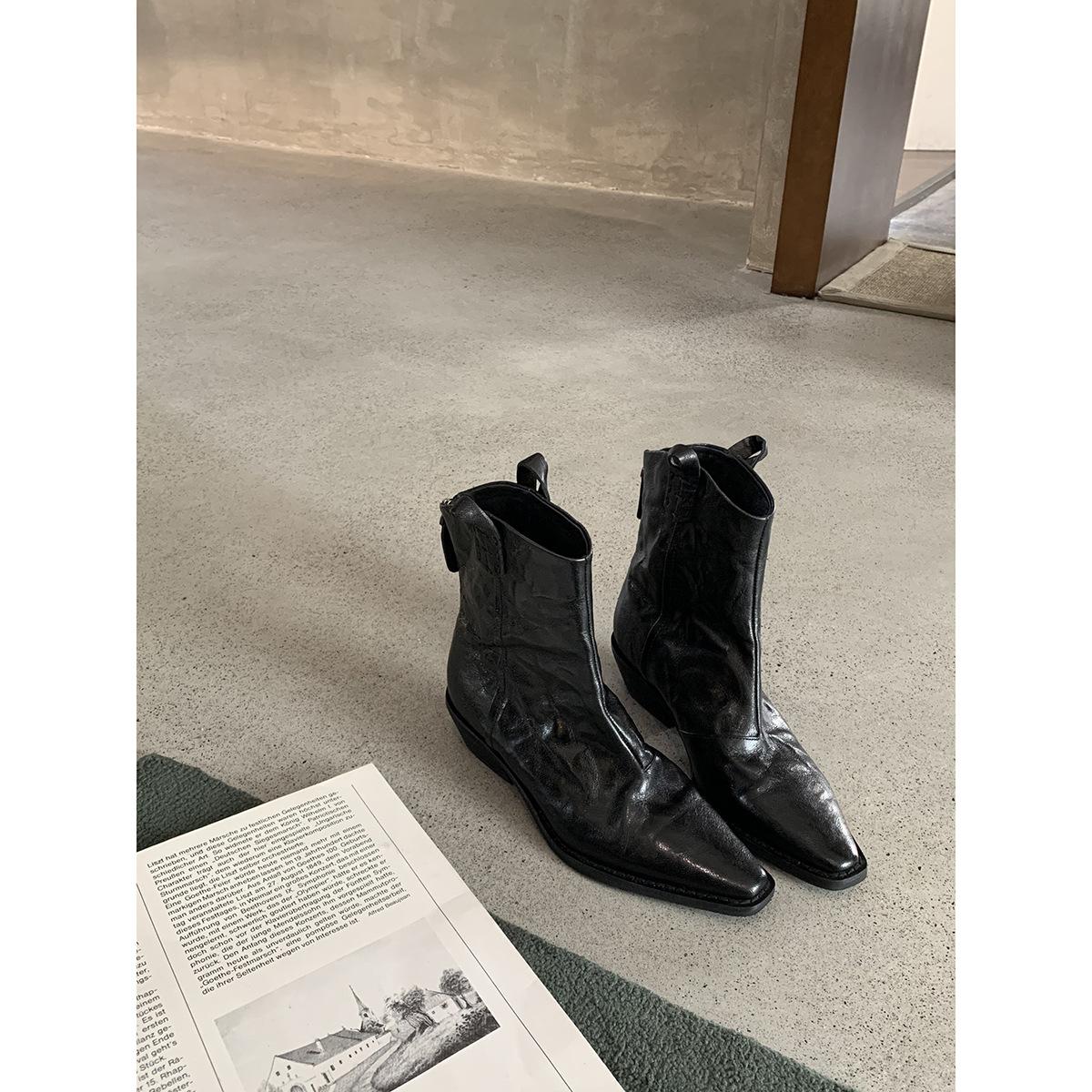 

Spot, London Holiday~ Stylish pointed V-mouth thin thick heel wrinkled western short boots women 39