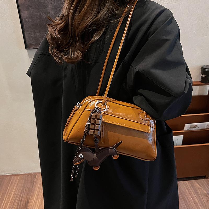 

Нишевый дизайн сумка для поездок на работу 2025 новая сумка через плечо женская сумка модная универсальная текстура сумка подмышку сумка-боулинг 25*10*13 коричневый