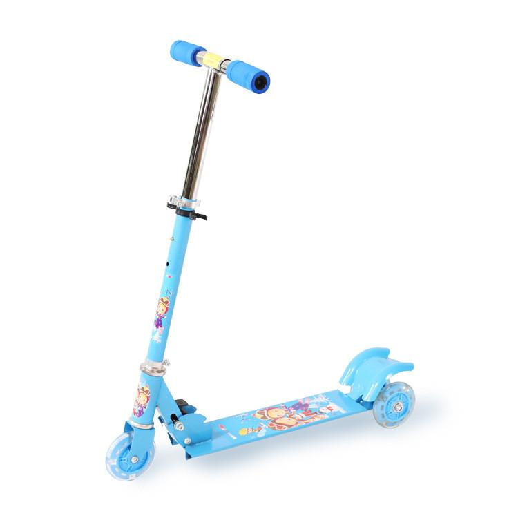 Kids Iron Three Wheel Scooter With Flashing Illumination And Compact Folding