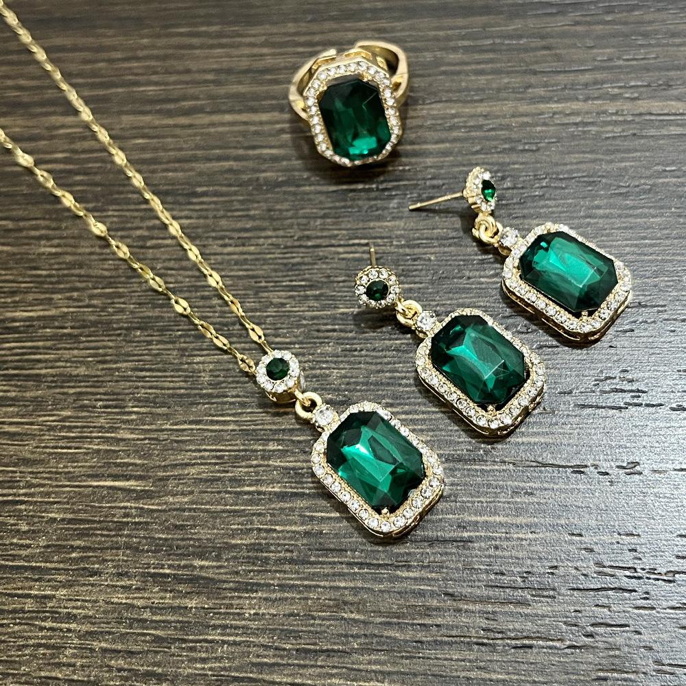 Wedding accessories, exquisite crystal glass square necklace, earrings, emerald three-piece new bridesmaid jewelry.