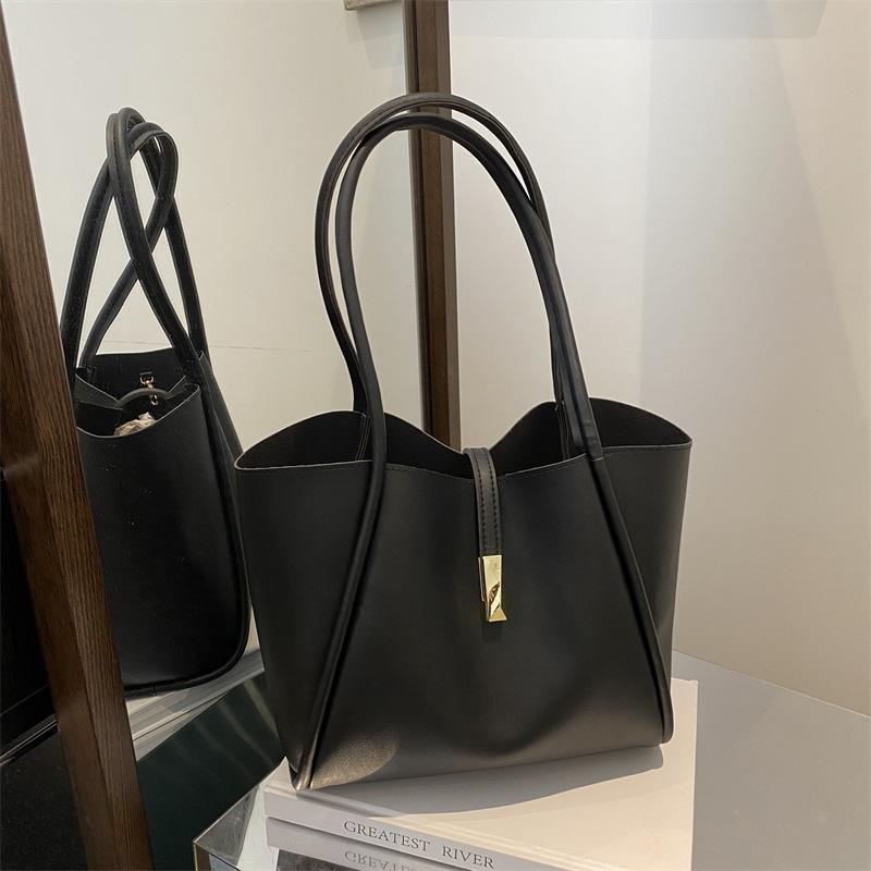 

Мягкая кожа большая сумка большая вместимость сумка женская 2025 новая сумка-тоут высокое качество сумка через плечо универсальная чёрный