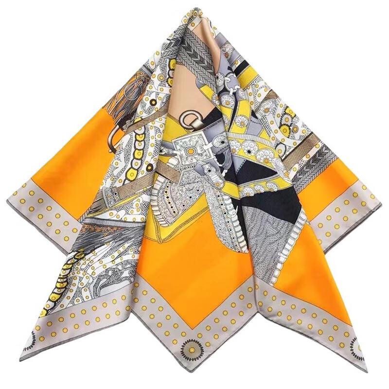 SIYUTANG Silk Scarf & Sandalwood Comb Gift Set