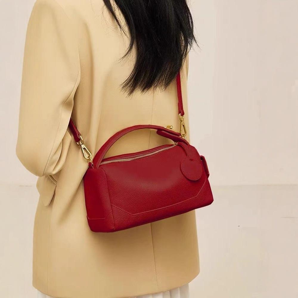 Bag Women's 2026 New Crossbody Soft Leather Large Capacity Commuter Boston Pillow Bag Women's Bag Portable Shoulder
